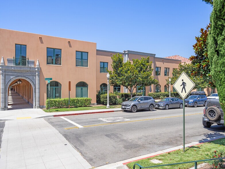 2508 Historic Decatur Rd, San Diego, CA à louer - Photo de l’immeuble – Image 3 sur 13