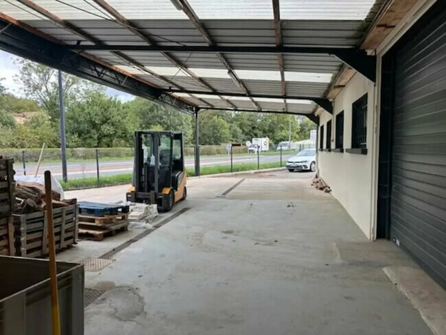 Plus de détails pour Industriel/Logistique à louer