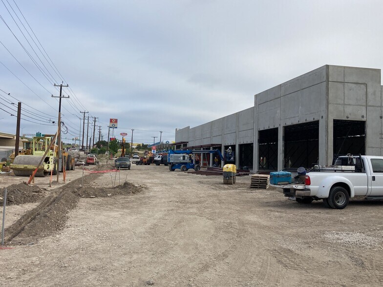 W Loop 1604 and West Military Drive, San Antonio, TX à louer - Photo de l’immeuble – Image 1 sur 15