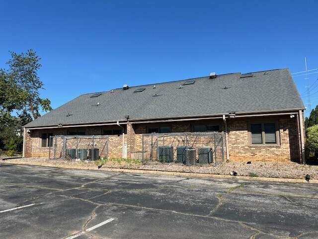 4210 E North St, Greenville, SC à louer - Photo de l’immeuble – Image 2 sur 5