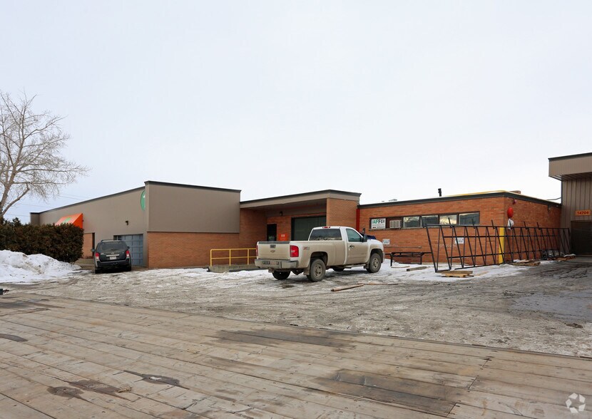 14710 112th Ave NW, Edmonton, AB à louer - Photo de l’immeuble – Image 2 sur 2