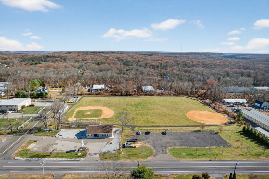 742 Amity Rd, Bethany, CT à vendre - Photo de l’immeuble – Image 3 sur 30