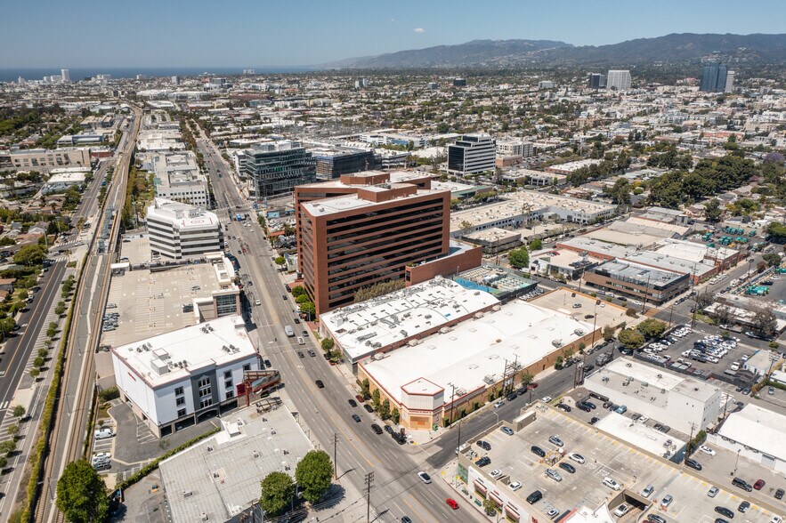 11801 W Olympic Blvd, Los Angeles, CA à louer - Photo de l’immeuble – Image 2 sur 4