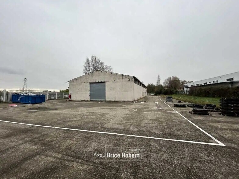 Industriel/Logistique dans Saint-Genis-Laval à louer - Photo de l’immeuble – Image 3 sur 5