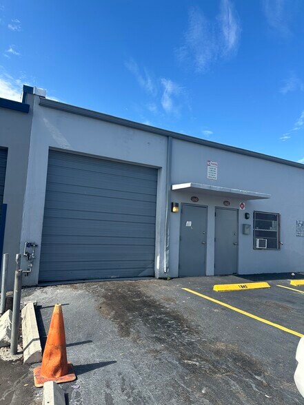1840-1862 NW 29th St, Oakland Park, FL à louer - Photo de l’immeuble – Image 1 sur 12
