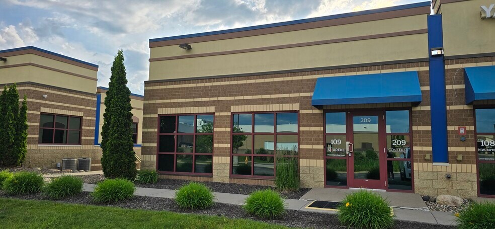 3525 Plymouth Blvd, Plymouth, MN à louer - Photo de l’immeuble – Image 3 sur 21