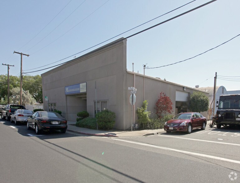 216 Campus Way, Modesto, CA à louer - Photo de l’immeuble – Image 3 sur 3
