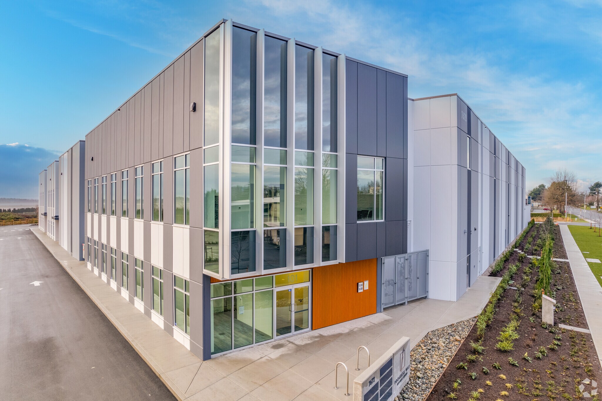 7672 Progress Way, Delta, BC à vendre Photo principale– Image 1 sur 9