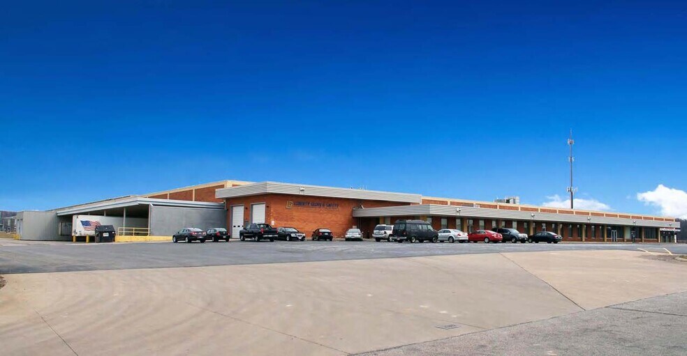 26801 Fargo Ave, Bedford Heights, OH à louer - Photo de l’immeuble – Image 2 sur 6