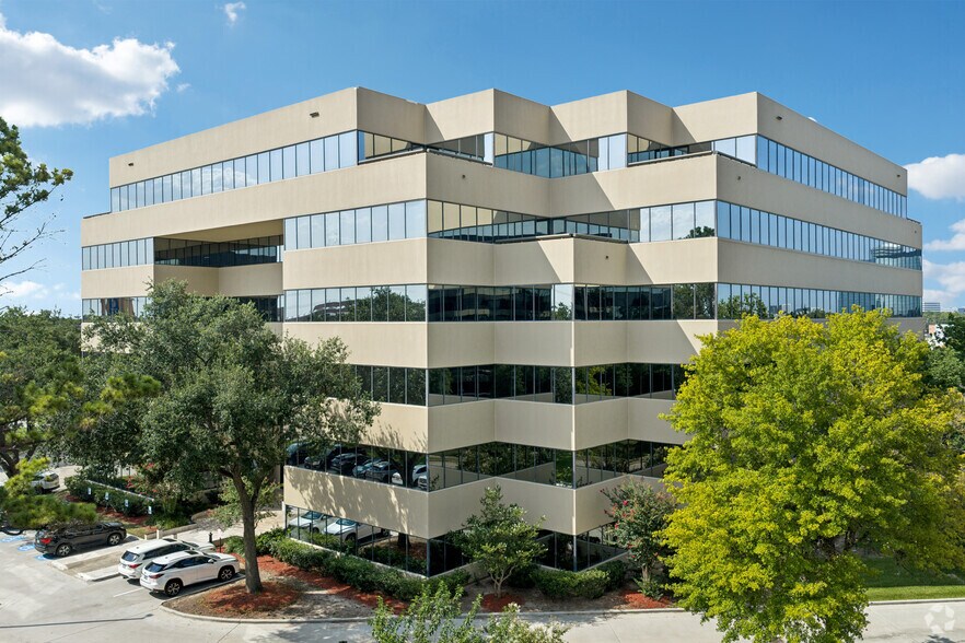 2825 Wilcrest Dr, Houston, TX à louer - Photo de l’immeuble – Image 3 sur 12