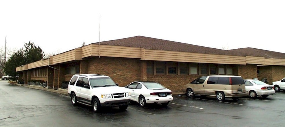 5600 W Maple Rd, West Bloomfield, MI à louer - Photo principale – Image 1 sur 1