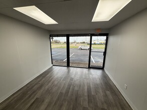 2601-2621 Aero Dr, Grand Prairie, TX à louer Photo intérieure– Image 2 sur 8