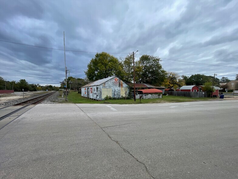 903 N Washington Ave, Livingston, TX à vendre - Photo de l’immeuble – Image 3 sur 7