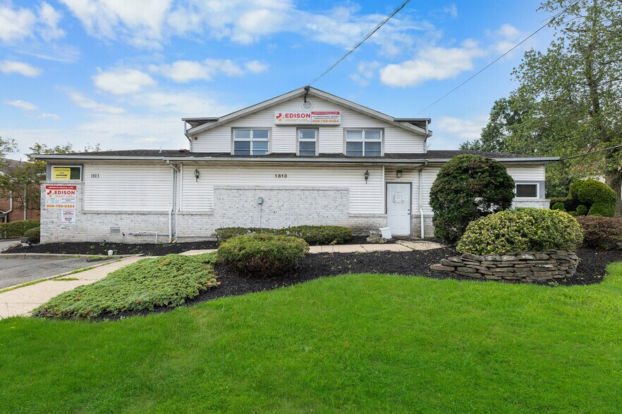 1813 Oak Tree Rd, Edison, NJ à louer - Photo de l’immeuble – Image 1 sur 31