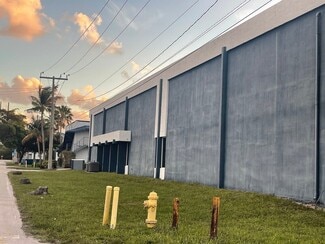 Plus de détails pour 3277 SE 14th Ave, Fort Lauderdale, FL - Industriel/Logistique à louer