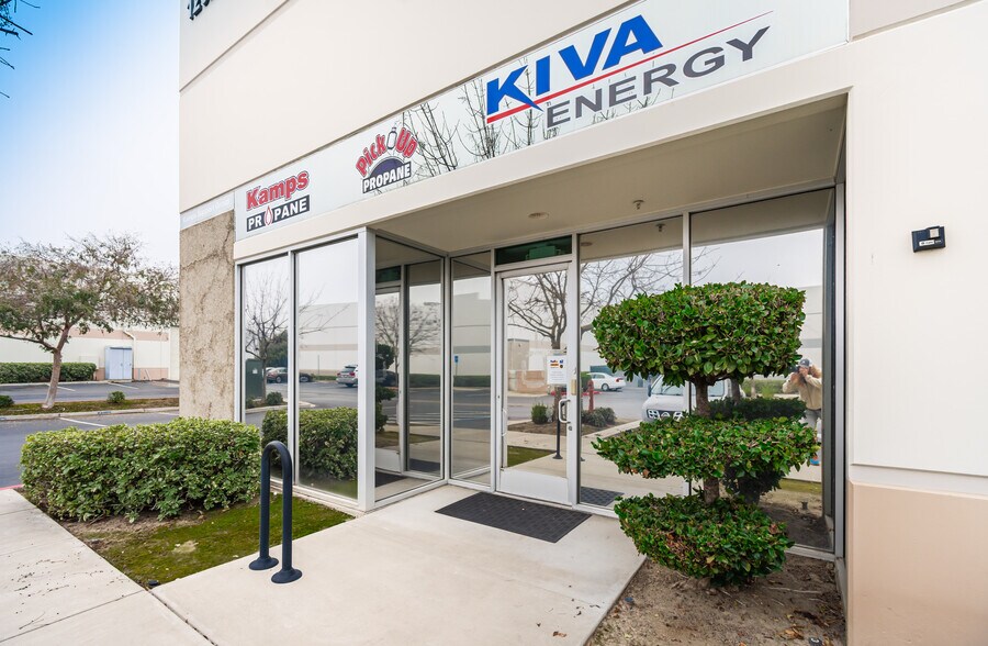 1260 DuPont Ct, Manteca, CA à vendre - Photo de l’immeuble – Image 3 sur 14
