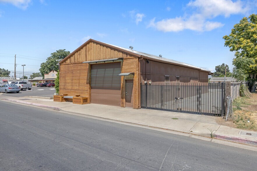 210 S Farmersville Blvd, Farmersville, CA à vendre - Photo de l’immeuble – Image 3 sur 20