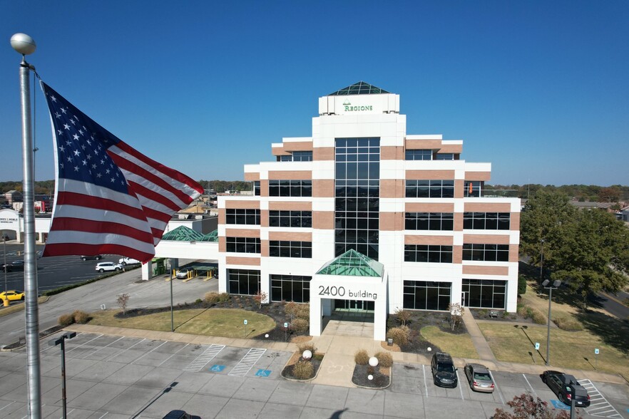 2400 E Highland Dr, Jonesboro, AR à vendre - Photo de l’immeuble – Image 1 sur 11