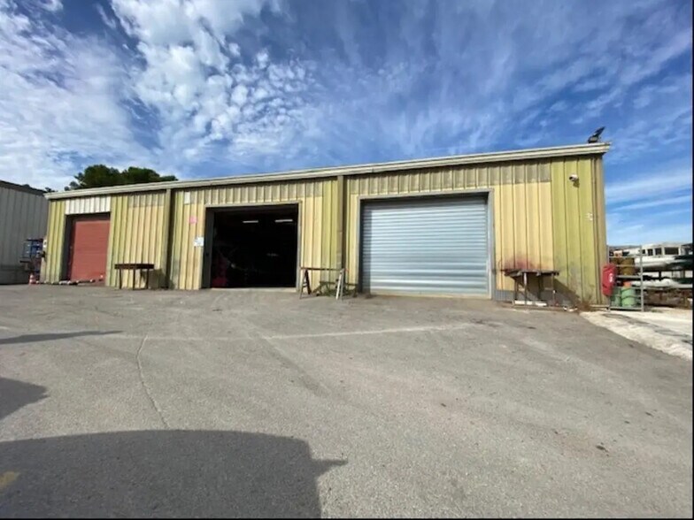 Bureau dans Châteauneuf-les-Martigues à louer - Photo de l’immeuble – Image 3 sur 7