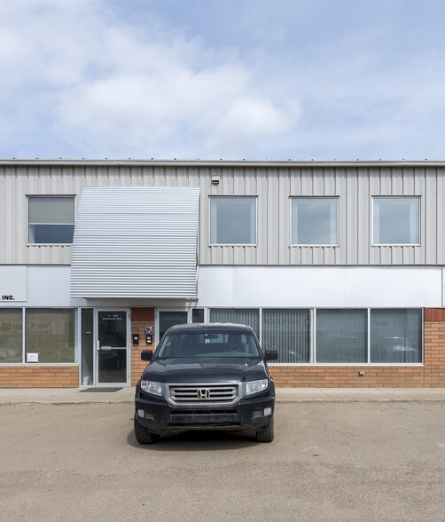 380 Mackenzie Blvd, Fort McMurray, AB à vendre - Photo de l’immeuble – Image 2 sur 5