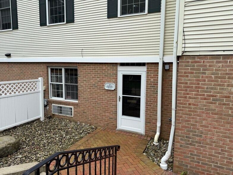 255 Park Pl, Chagrin Falls, OH à vendre - Photo de l’immeuble – Image 2 sur 7