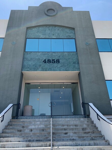 4858 Mercury St, San Diego, CA à louer - Photo de l’immeuble – Image 2 sur 3