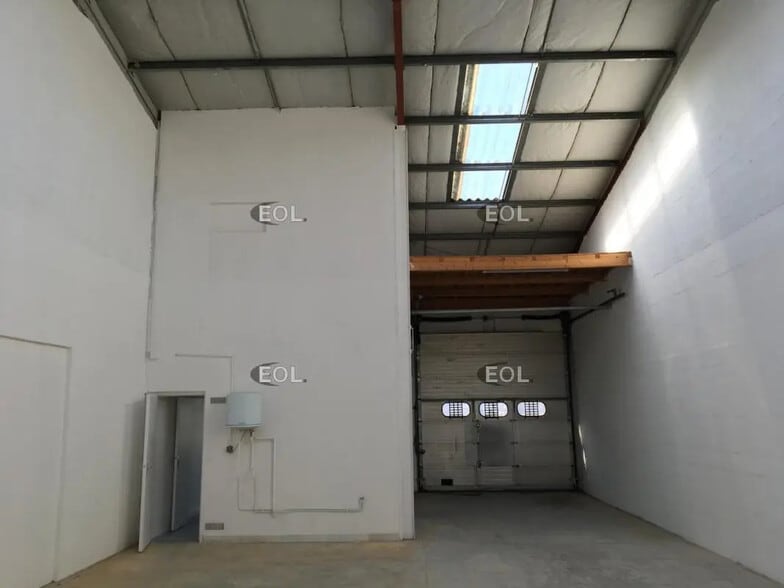 Local d’activités dans Lisses à louer - Photo de l’immeuble – Image 2 sur 5