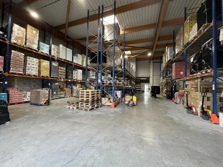 Local d’activités dans Gonesse à louer - Photo de l’immeuble – Image 1 sur 11
