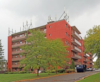 Plus de détails pour 20 Bradmon Dr, St Catharines, ON - Logement à vendre