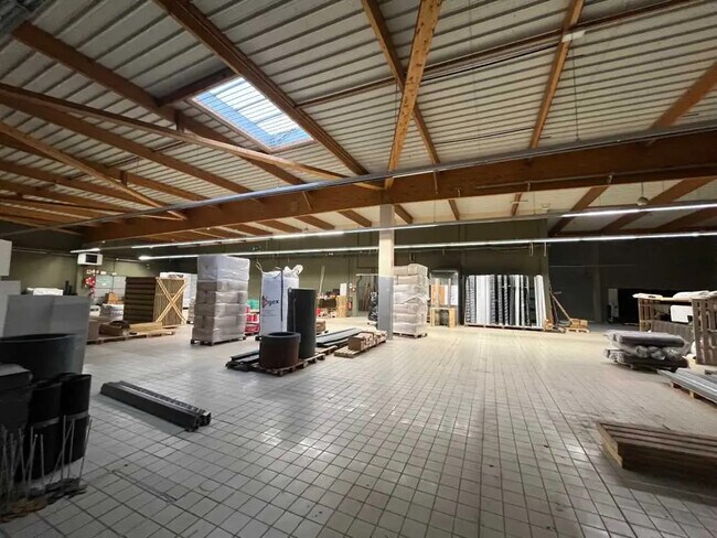 Plus de détails pour Local commercial à vendre