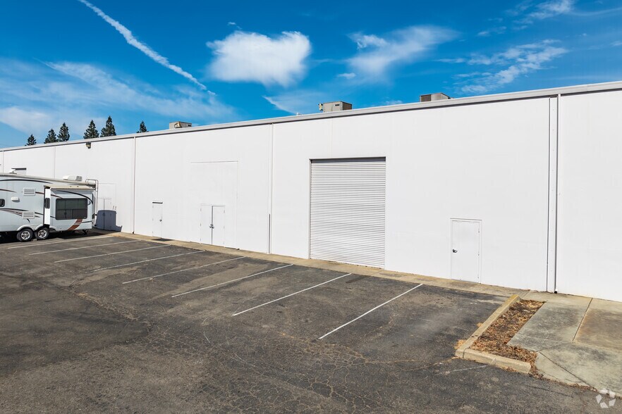 6750 Florin Perkins Rd, Sacramento, CA à louer - Photo de l’immeuble – Image 3 sur 6