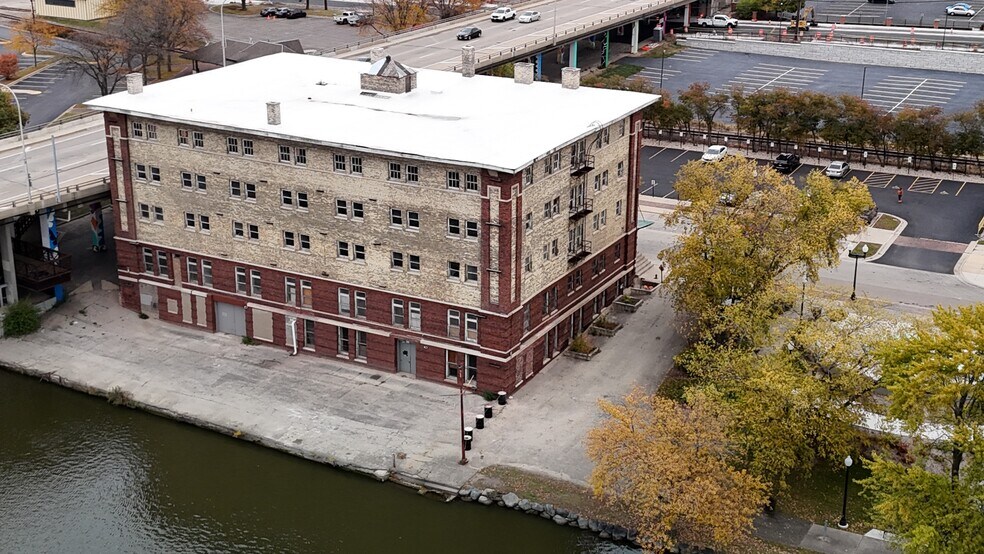 220 N Water St, Rockford, IL à vendre - Photo de l’immeuble – Image 3 sur 15