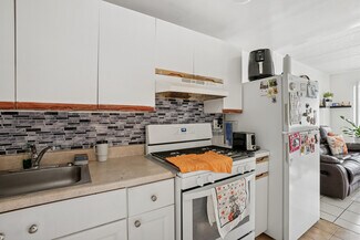 Plus de détails pour 3523 86th St, Jackson Heights, NY - Logement à vendre