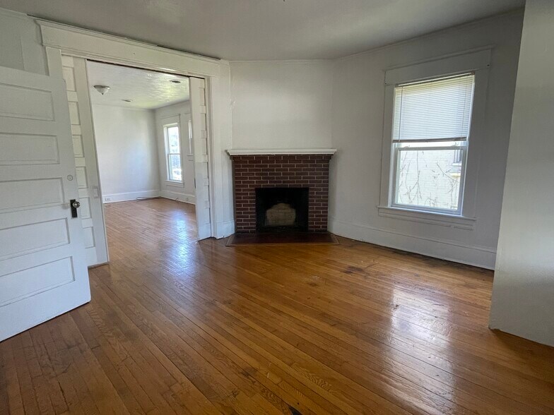 1326 Maple Ave SW, Roanoke, VA à vendre - Photo intérieure – Image 3 sur 3