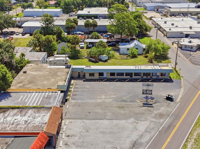 1122 Lake Dr, Cocoa, FL à vendre - Photo de l’immeuble – Image 3 sur 21