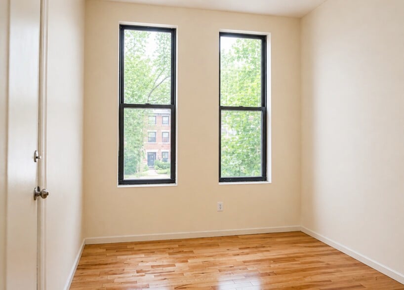 959 Seneca Ave, Ridgewood, NY à vendre - Photo intérieure – Image 2 sur 14