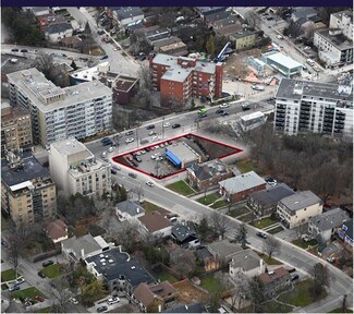 Plus de détails pour 793 Spadina Rd, Toronto, ON - Local commercial à vendre