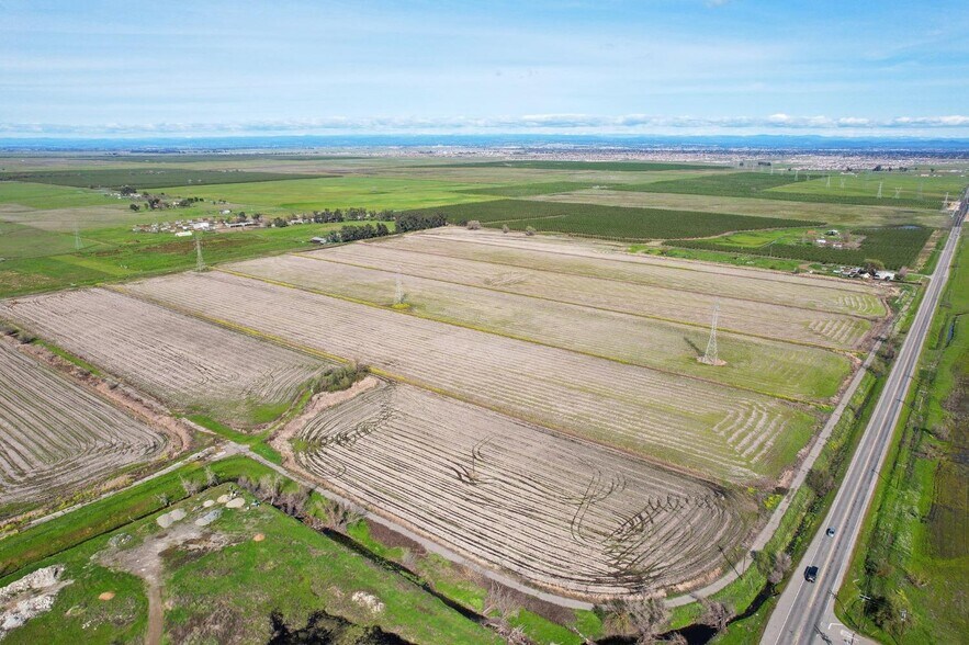 7920 Country Acres Ln, Elverta, CA à vendre - Photo principale – Image 1 sur 13