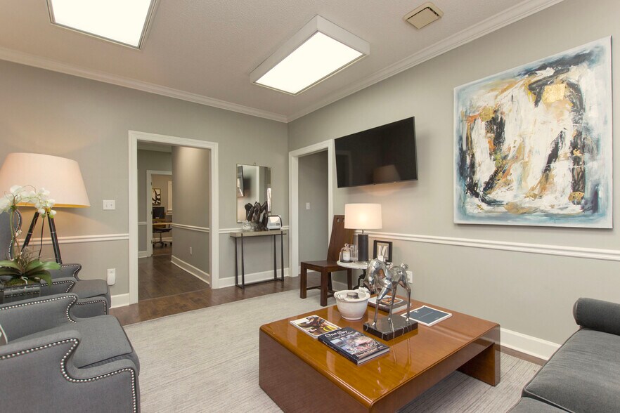 917 Merchants Walk, Huntsville, AL à louer - Photo de l’immeuble – Image 3 sur 25