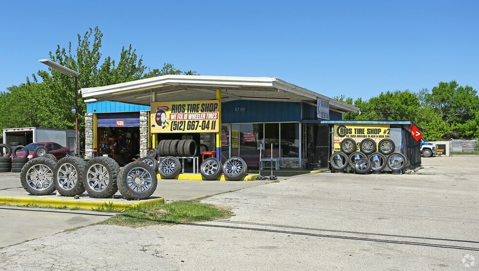 1702 S Interstate 35, San Marcos, TX à vendre - Photo de l’immeuble – Image 2 sur 3