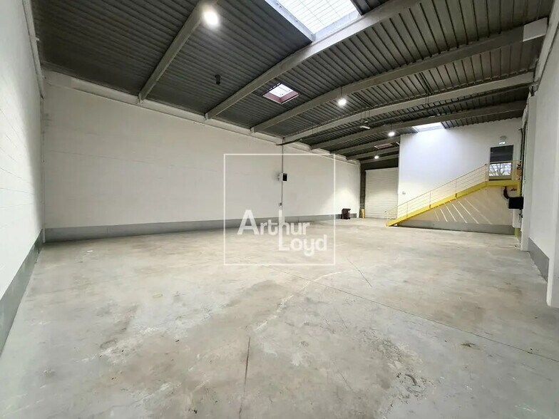 Bureau dans Torcy à louer - Photo de l’immeuble – Image 2 sur 9