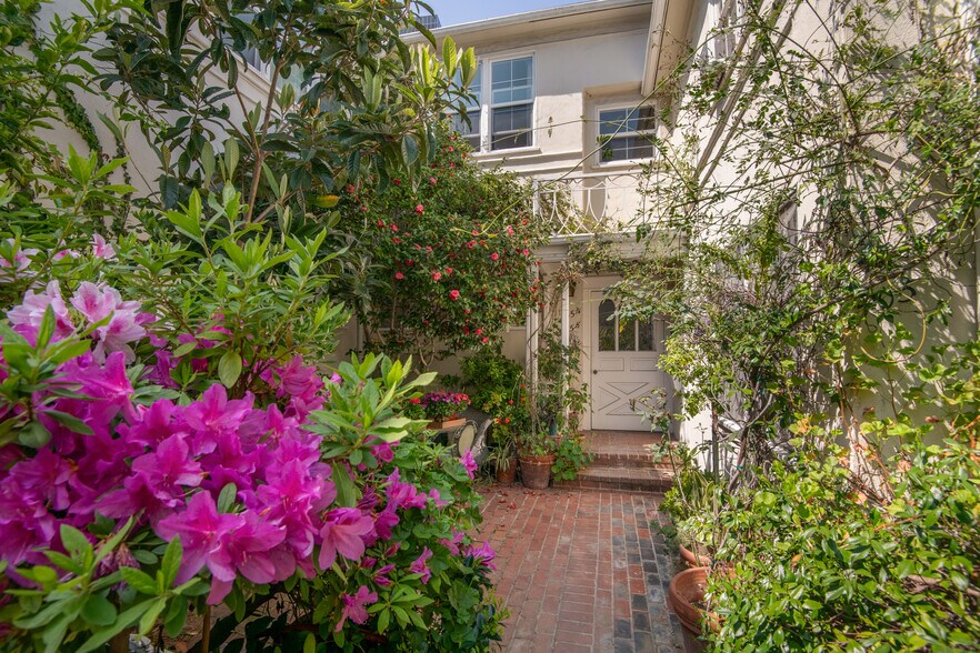 405-411 1/2 Shirley Pl, Beverly Hills, CA à vendre - Photo de l’immeuble – Image 2 sur 27