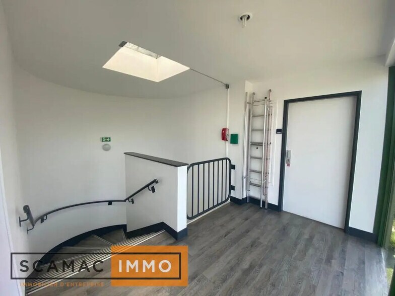 Bureau dans Viry-Châtillon à vendre - Hall d’entrée – Image 3 sur 9