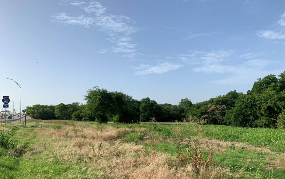 Frontage Rd. N I-35, Denton, TX à vendre - Photo de l’immeuble – Image 1 sur 5