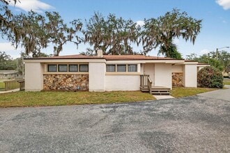 708 Lee St, Leesburg, FL à louer Photo de l’immeuble– Image 2 sur 33