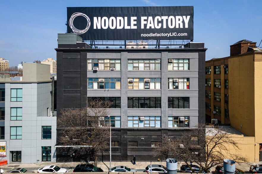 21-07 41st Ave, Long Island City, NY à louer - Photo de l’immeuble – Image 2 sur 9