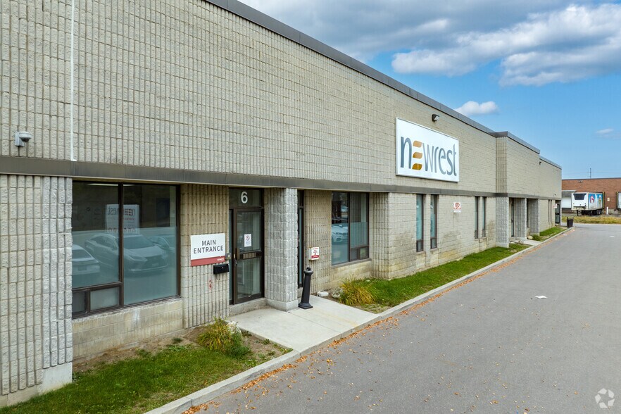 1885 Meyerside Dr, Mississauga, ON à louer - Photo de l’immeuble – Image 2 sur 2