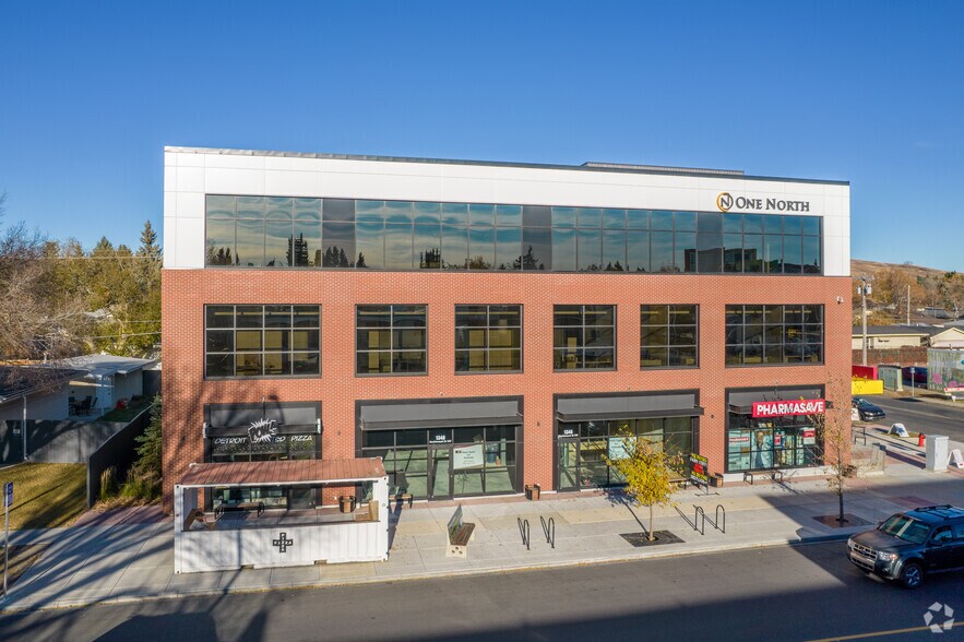 4503 Brisebois Dr NW, Calgary, AB à louer - Photo de l’immeuble – Image 3 sur 18