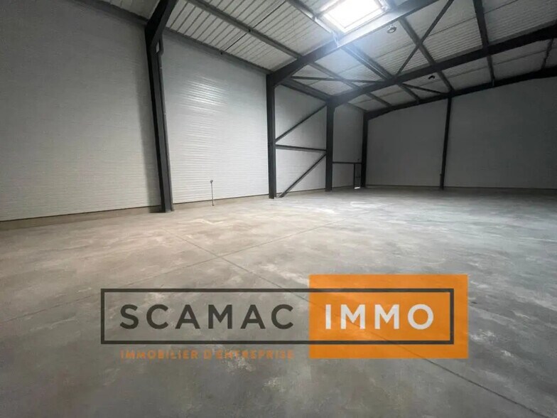 Industriel/Logistique dans Lambesc à louer - Photo de l’immeuble – Image 3 sur 8