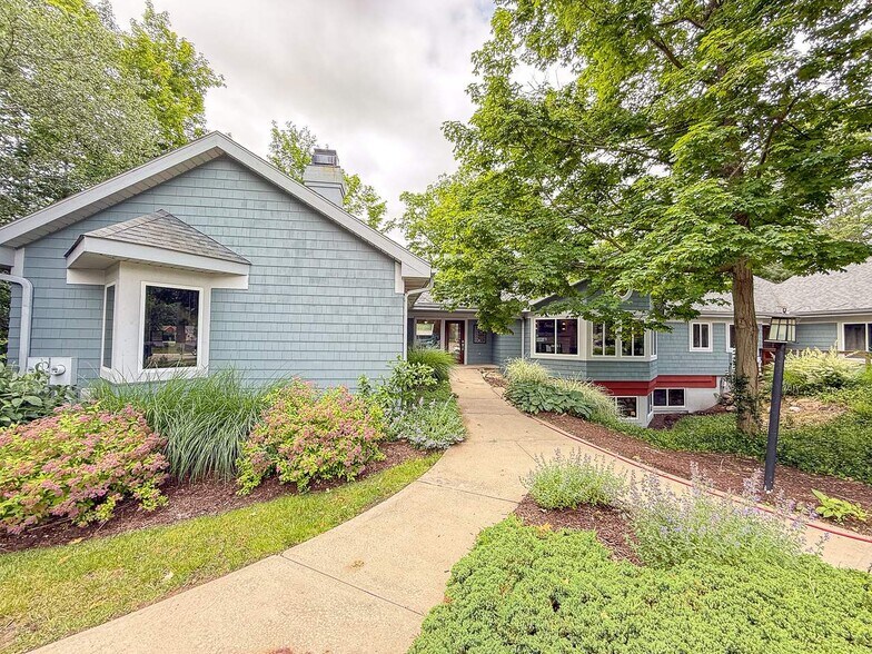 4831 Darrow Rd, Stow, OH à louer - Photo de l’immeuble – Image 1 sur 5